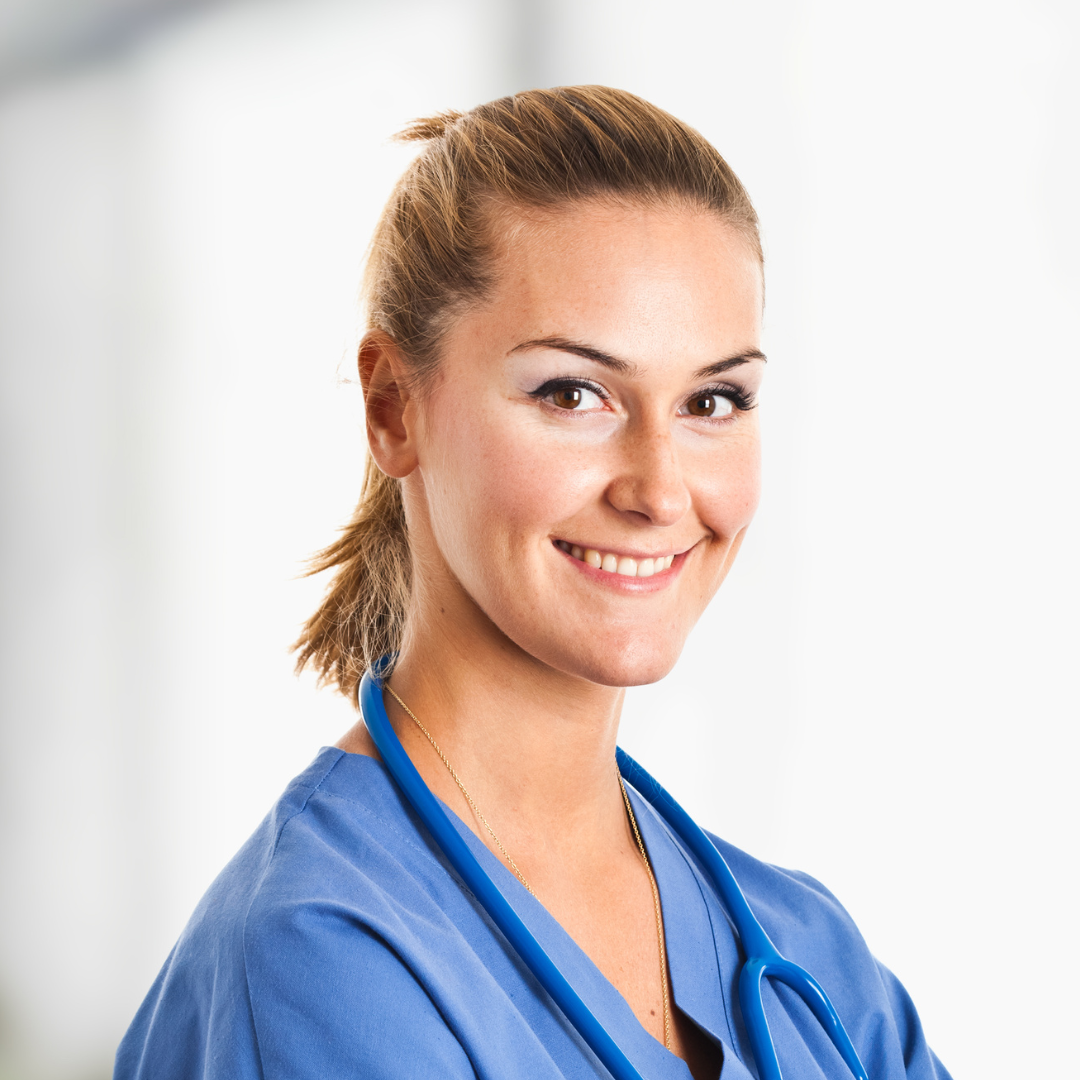 Frau mit blonden Haaren - Stellvertretende Praxisleitung Nina Roth